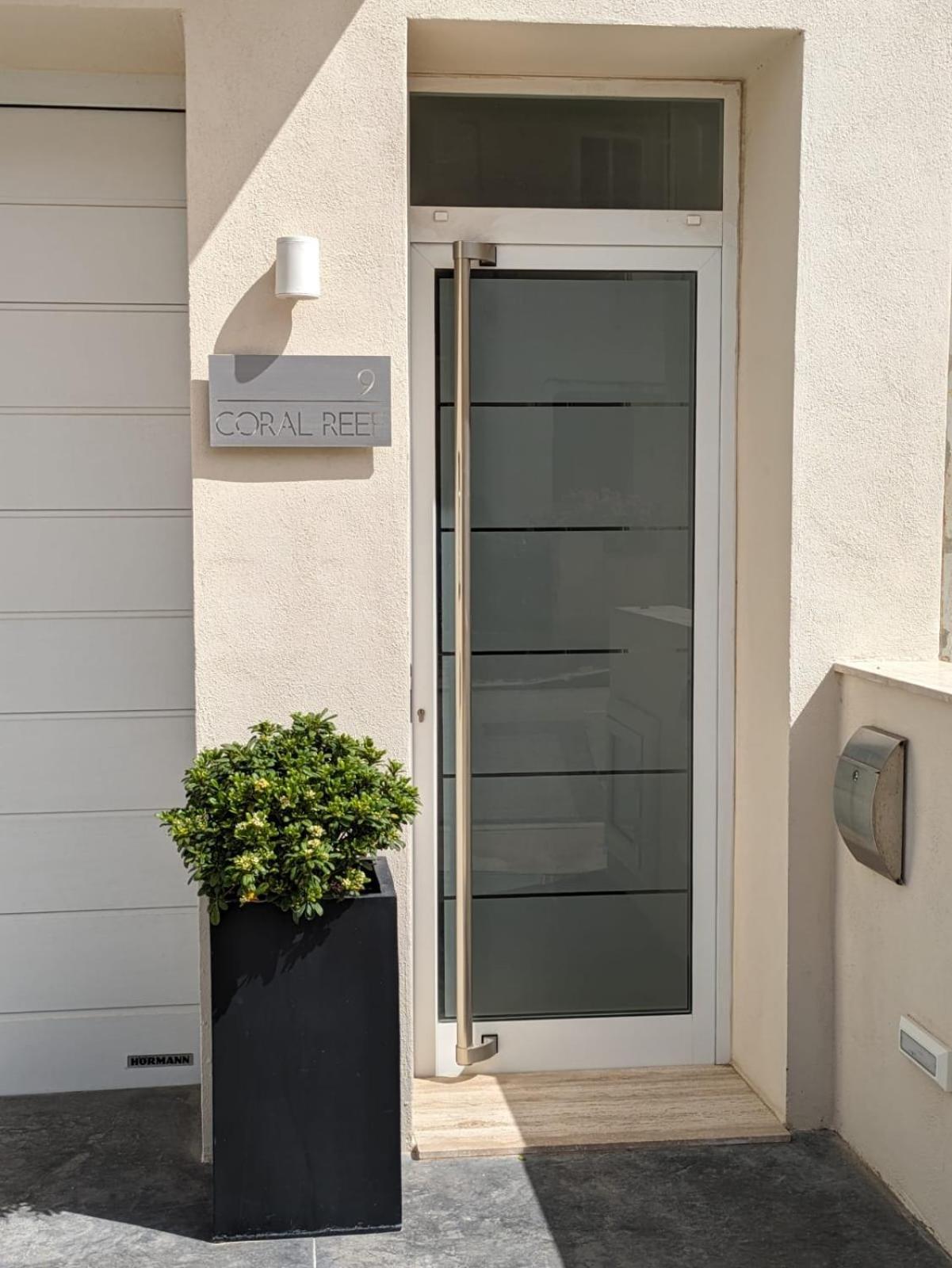 סיינט פול ביי Coral Reef Apartments מראה חיצוני תמונה